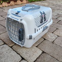 Moderna Pet Carrier. 13 H 18W 12D Good Condition 