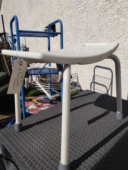 CLEAN WHITE SHOWER SEAT