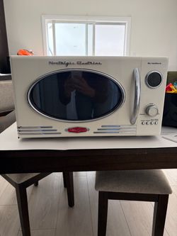 Nostalgia Retro Countertop Microwave Oven - Cream/Ivory Vintage Style