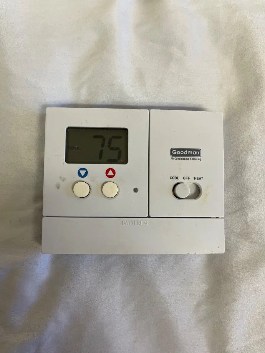 GOODMAN NON-PROGRAMMABLE DIGITAL THERMOSTAT TSTATG1100-2