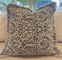 Pottery Barn Reilley Embroidered Blue & Off-White Color 22x22” Pillow Cover W/ Soft Pillow Insert!
