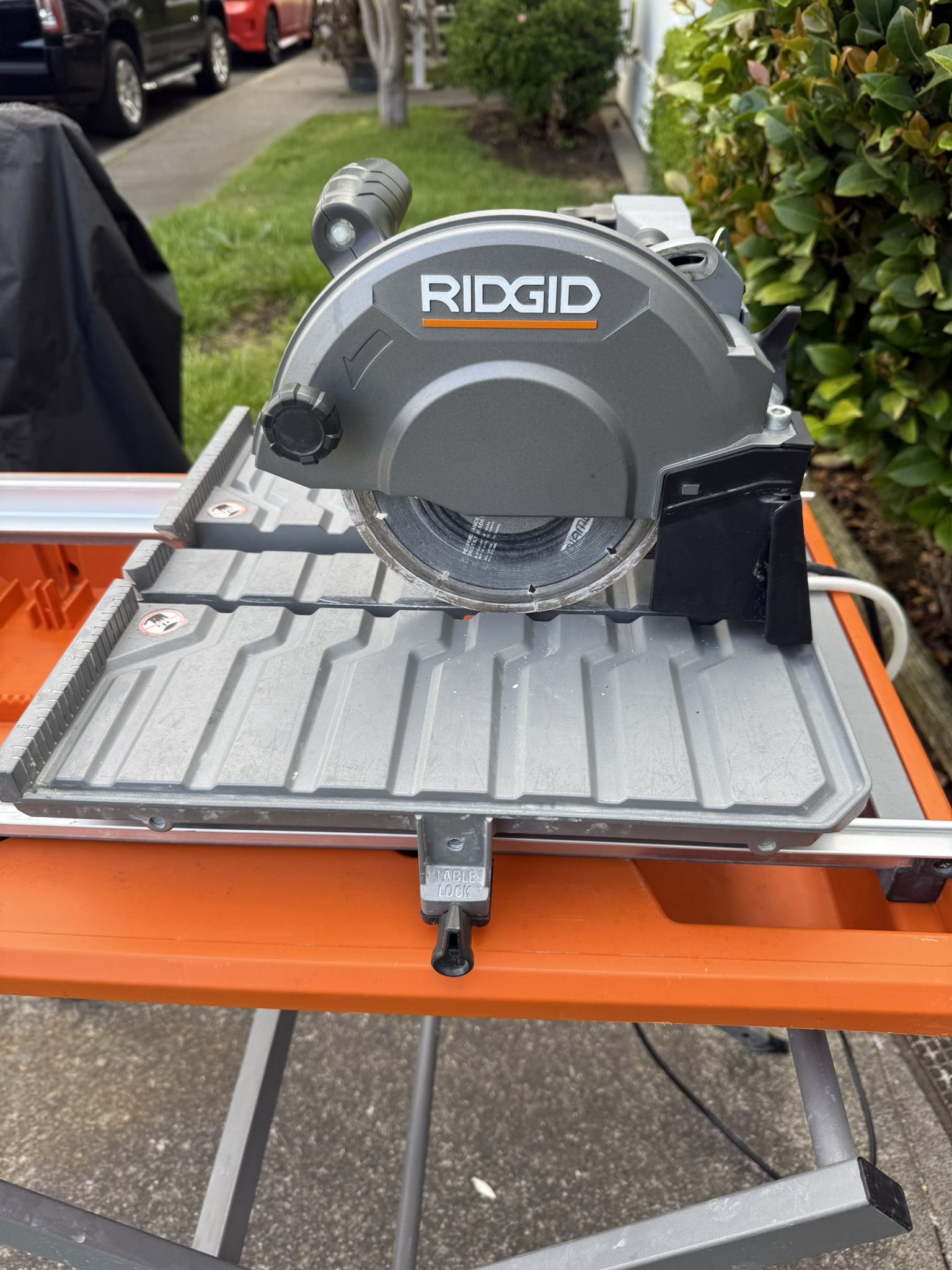RIDGID 7” WET TILE SAW WITH STAND - $225 (USED, EXCELLENT CONDITION)