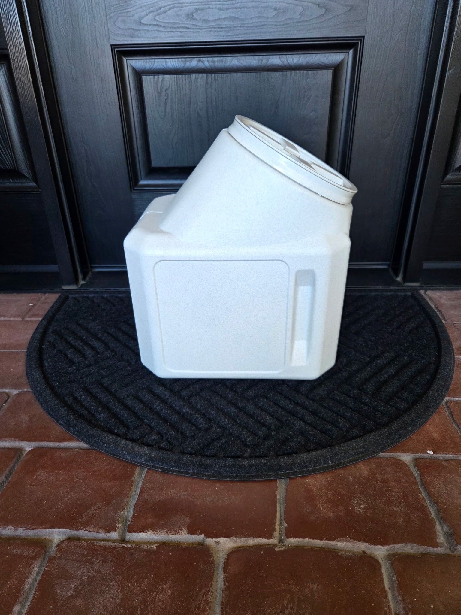 Pet Food Holder white plastic vault style for small pet