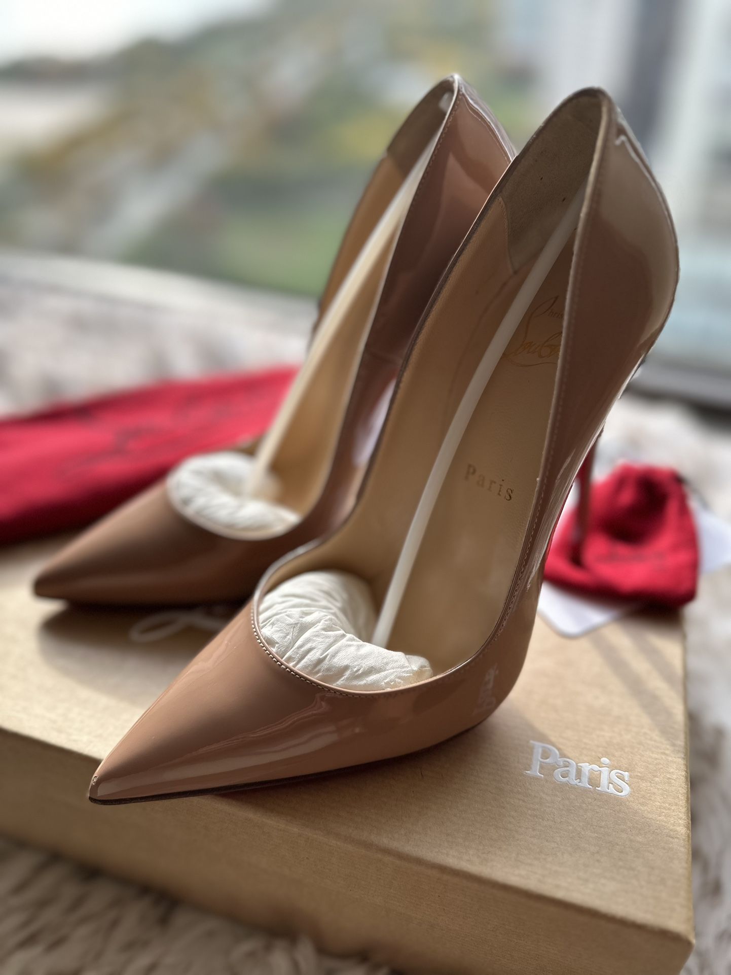 Christian Louboutin - So Kate 37.5 Nude