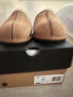 UGG slipper slides size 8 great condition!