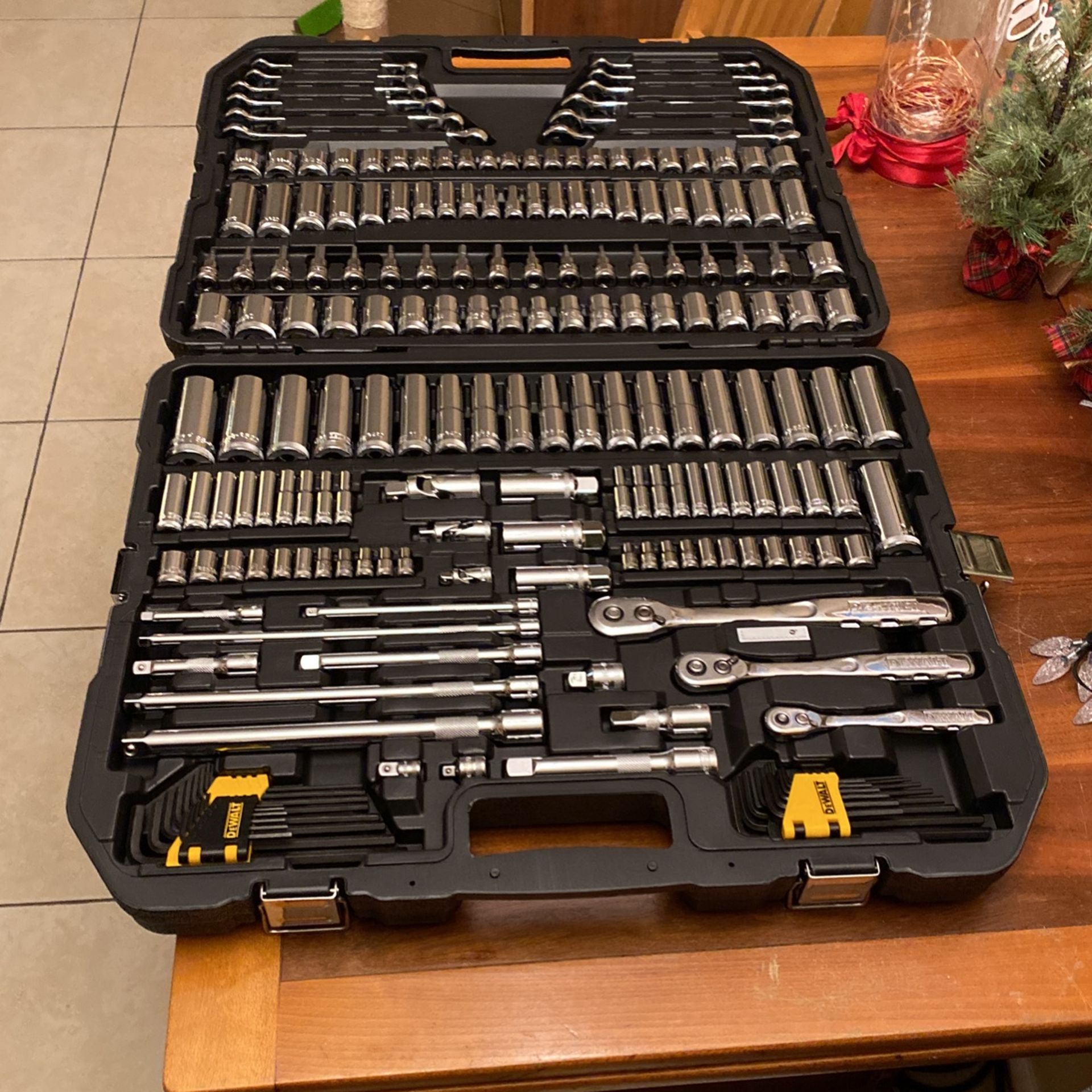 Dewalt 204 Piece Tool Set