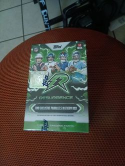 2025 Topps Resurgence Football box