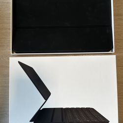 iPad Smart Keyboard Folio - Original Box Included