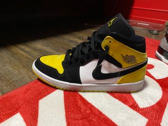 Size 11 Jordan 1 Yellow Mid