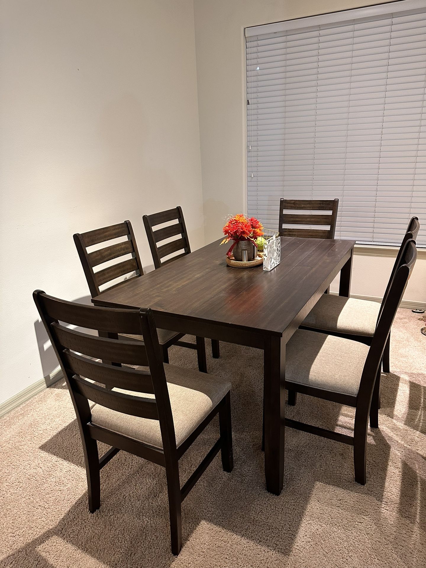 Premium Wooden 6-Seater Dining Set – Hardly Used With 6 Cushion Chairs