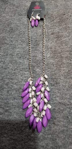Paparazzi necklace and earrings