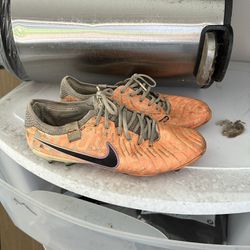 Nike Tiempo Soccer Cleats size 9