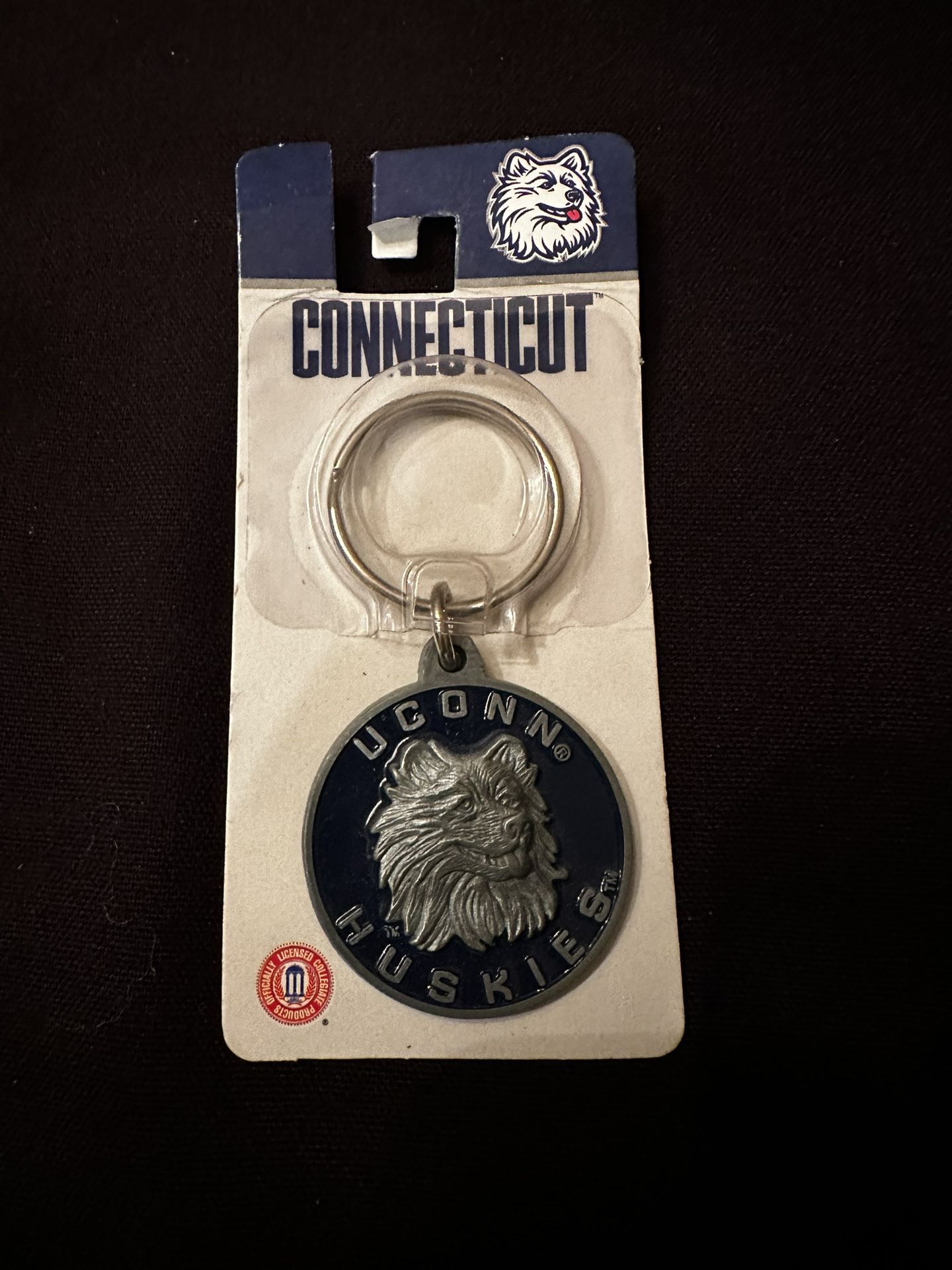 UConn Huskies Keychain 
