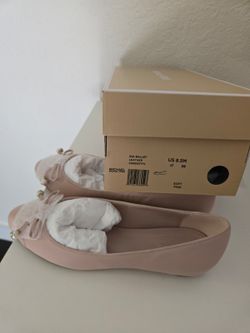 Band New Michael Kors Flats Size 8.5