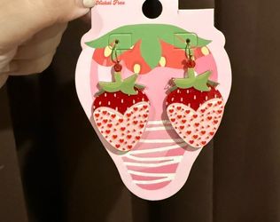 Heart dipped strawberry earrings