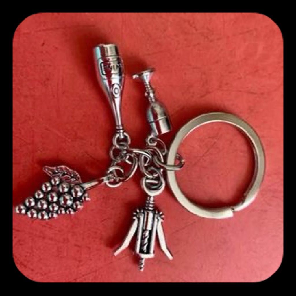 New Cute Wine 🍷 Lovers Keychain Wonderful Gift 🎁