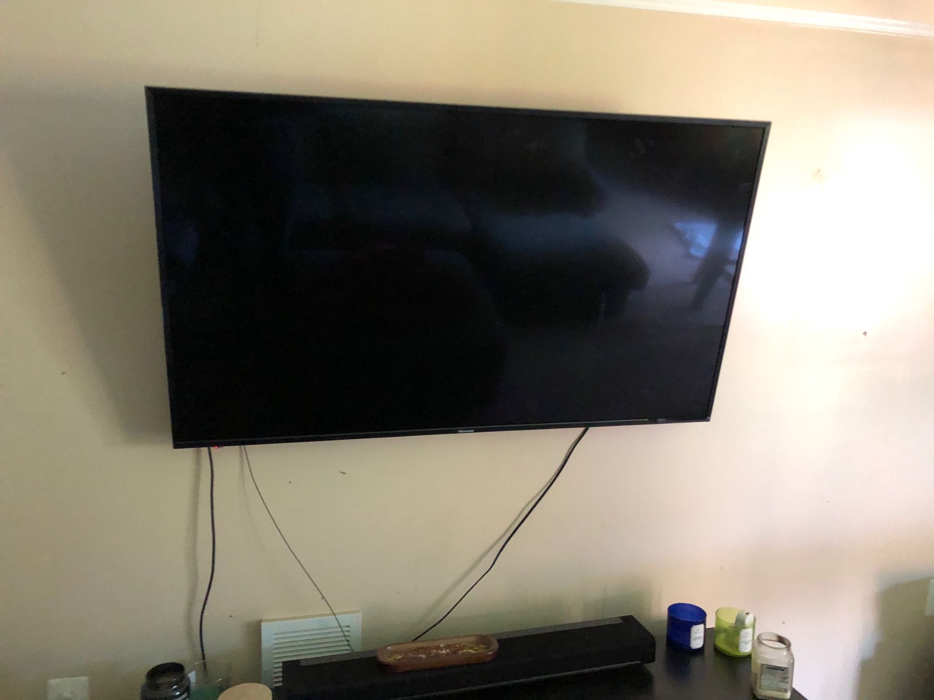 Used 60 inch Hisense TV 9/10 condition for sale!