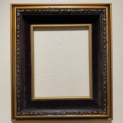 VTG. ORNATE GOLD BROWN CARVED WOOD PICTURE FRAME W/ BLACK  FELT LINED 8x10”