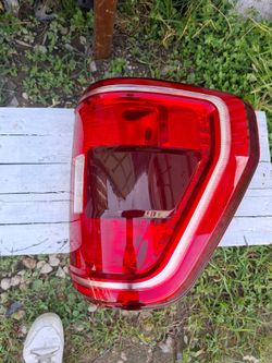 Taillight  side passenger  ford F150  fit  2021-2023