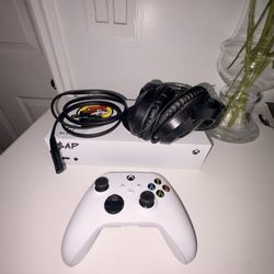 Xbox Series S - Slightly Used Good As New