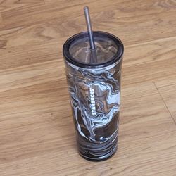 Starbucks 2017 Glass Marble Swirl 20oz Tumbler W Lid Venti Black White & 
straw. Pre-owned, perfect shape, please see photos for details.
8.5" tall. W