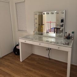 MAKEUP VANITY
