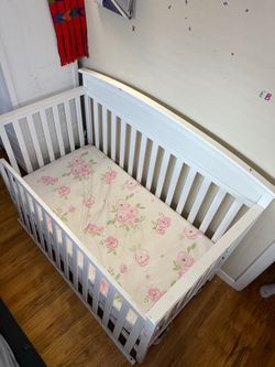 Graco convertible Baby crib