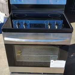 Brand-New & Unused! Whirlpool Glass Top Electric Stove/Oven/Range!