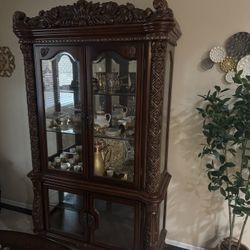 Vendome Curio Cabinet with Mirror Back in Cherry