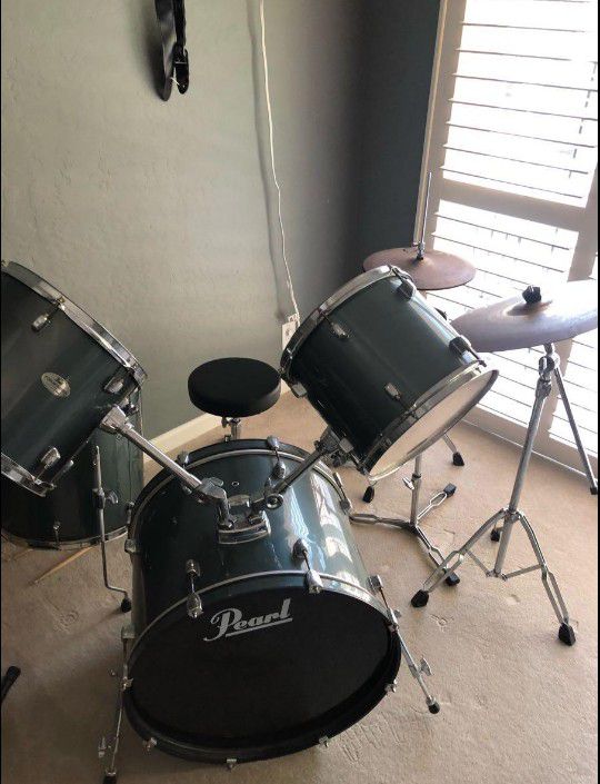 Drumset: Pearl Forum Series