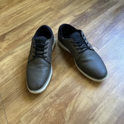 I am selling Aldo shoes, size 9.