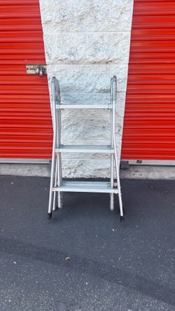 Foldable ladder