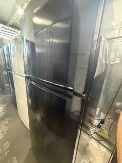 Whirlpool Black Top-Freezer Refrigerator