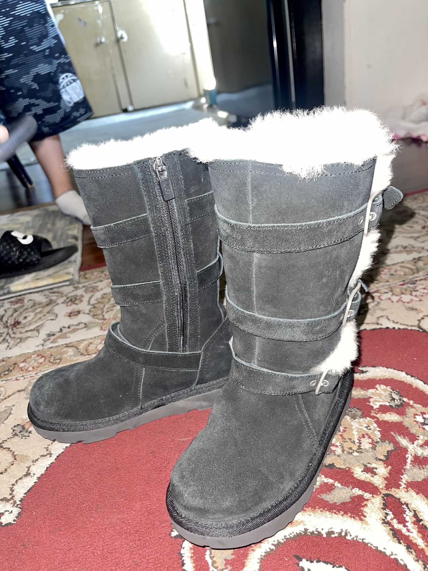 UGG kids Maddi Size 13