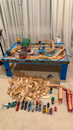 Thomas & Friends Wooden Railway Table