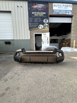 Toyota Tacoma bumper 16-23 ( new truck parts )