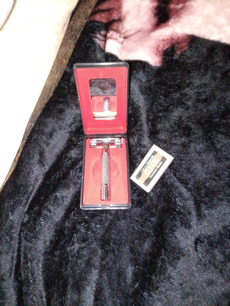 ONE Micro Touch Razor