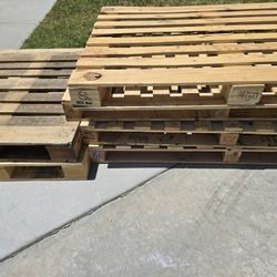 6 Wood Pallets FREE