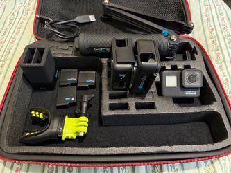 GoPro Hero 7 Black Bundle with Case and Accessories