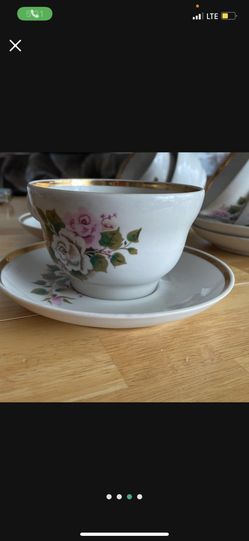 12 Pieces Of Tea Set  Of Saucers and Cups. Made In England.
