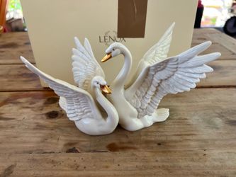 Lenox Dance of the Swans with Box