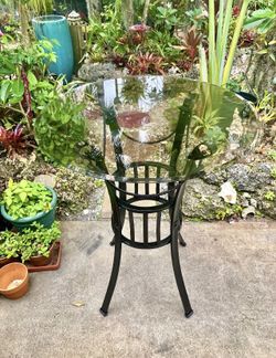 41.5” Bar Height Table: 33”W x 41.5”H