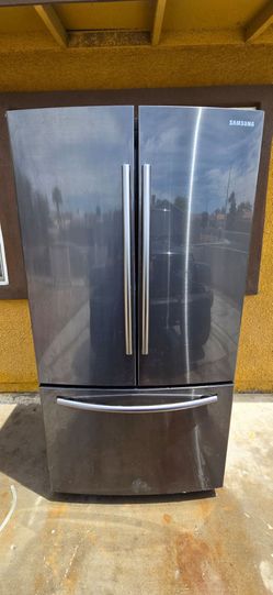 Samsung Stainless Steel French Door Refrigerator – Works Great ❄️
