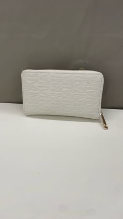 Michael Kors crossbody. Item No 698 (Shopgoodwill)