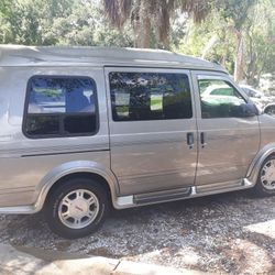 2003 GMC Safari Cargo. 