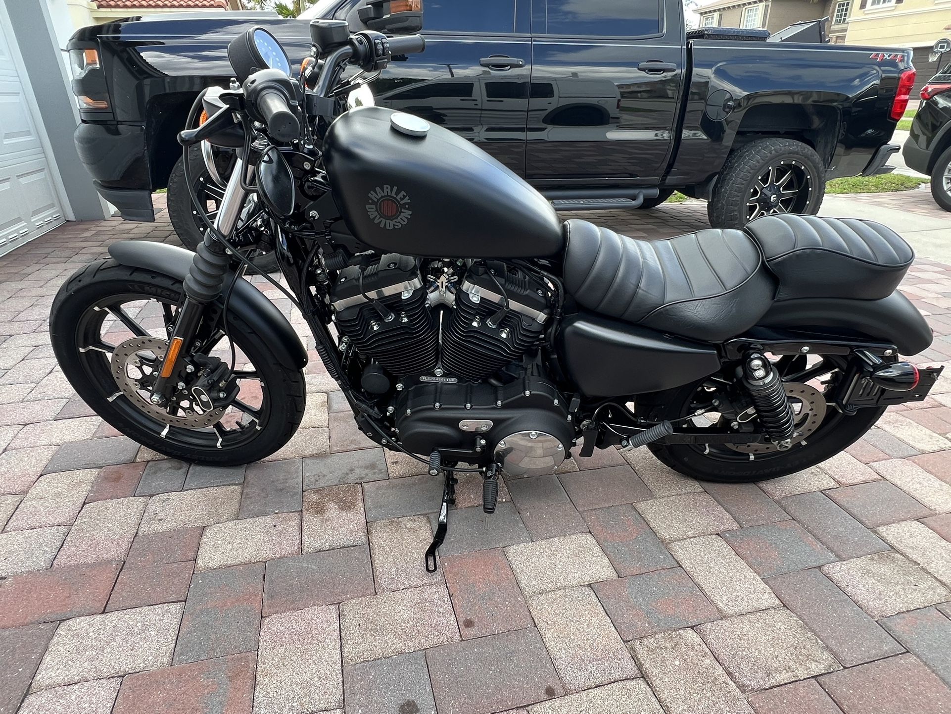 Harley-Davidson XL883N Iron 883