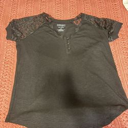 Women’s Torrid Super Soft Lace Sleeve Henley Top – Black – Size 00