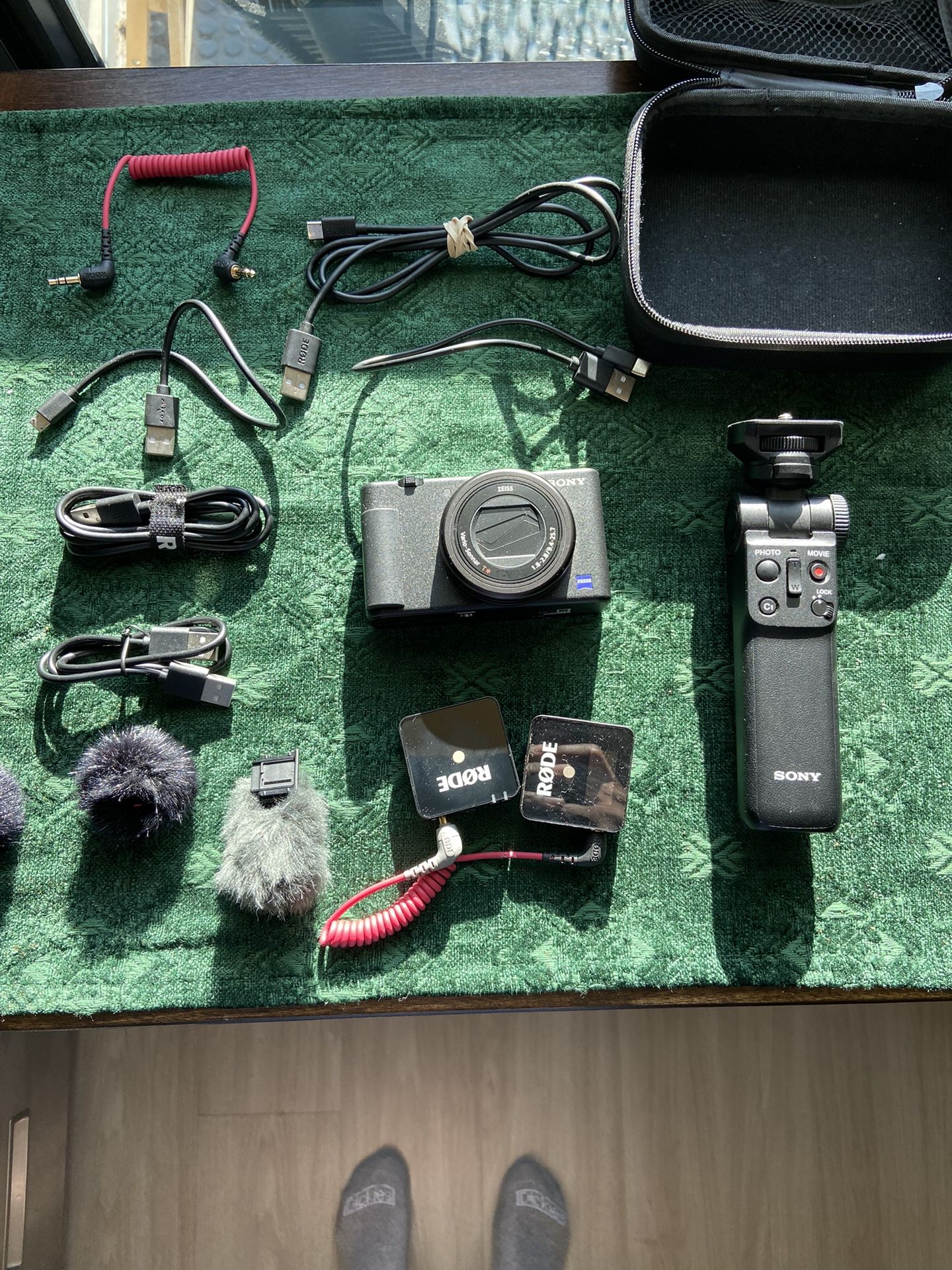 Sony ZV1 Bundle With Rode wireless mics 