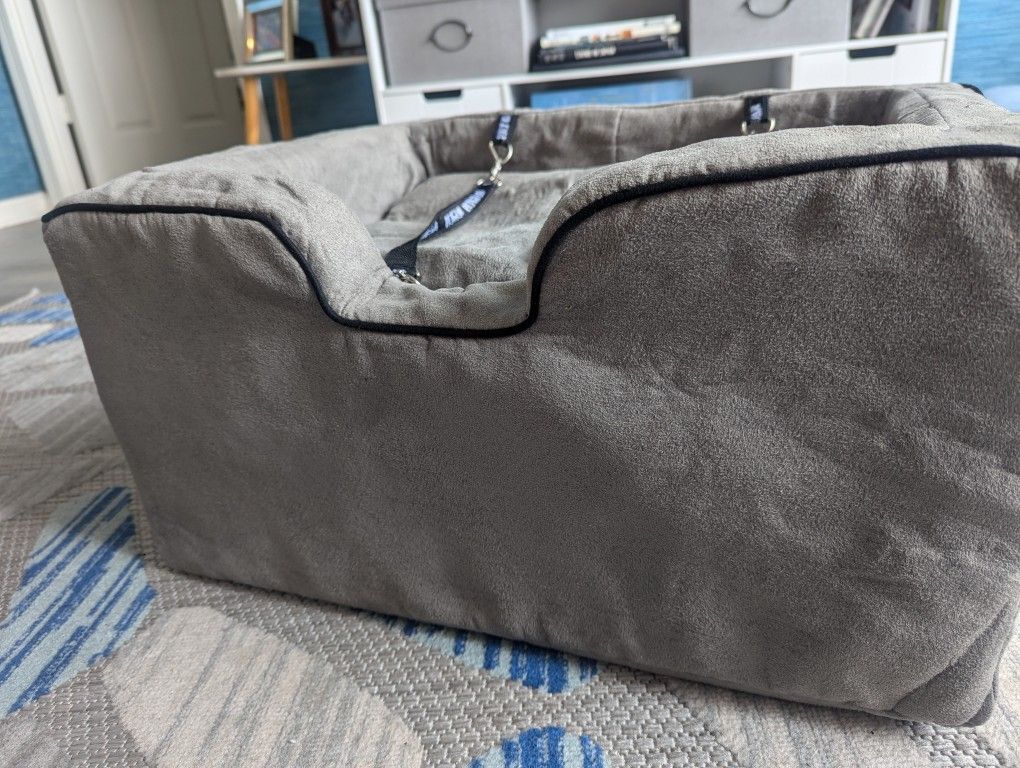 Dog Booster Car seat - Pet Gear, Perfect Condition