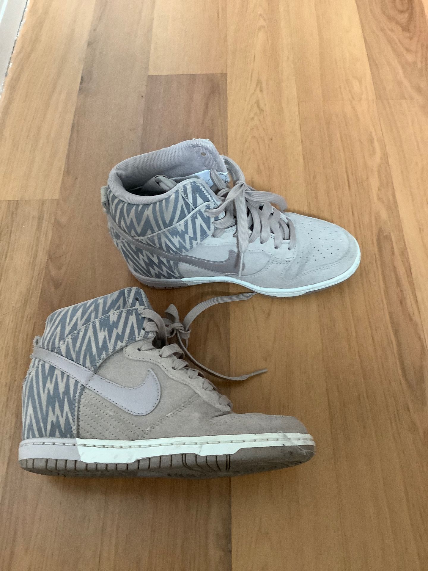 Women’s Nike sneakers size 6